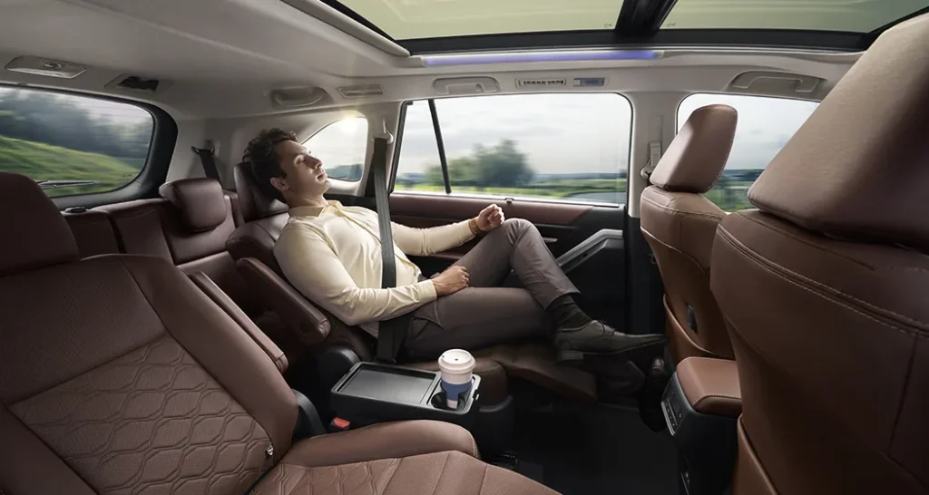 Toyota Innova Hycross Colours: Express Your Style